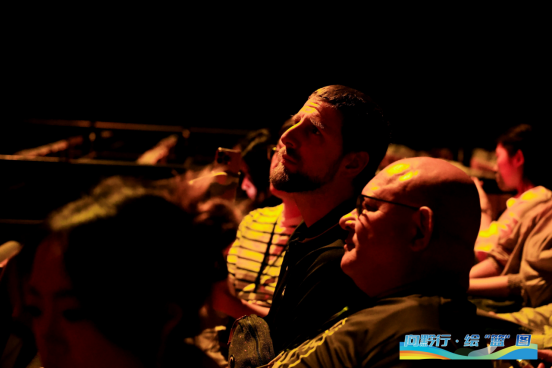 我们整个团, 飞跃贵州 我们整个团, 飞跃贵州